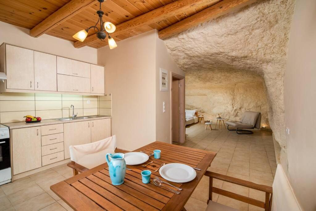 Nostos Cave Seaview Apartment Matala Esterno foto